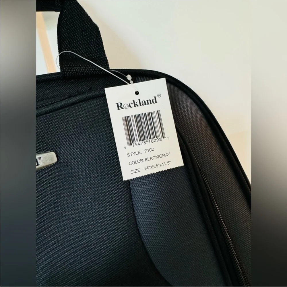 Black Travel Bag with Durable Fabric and Sleek Design